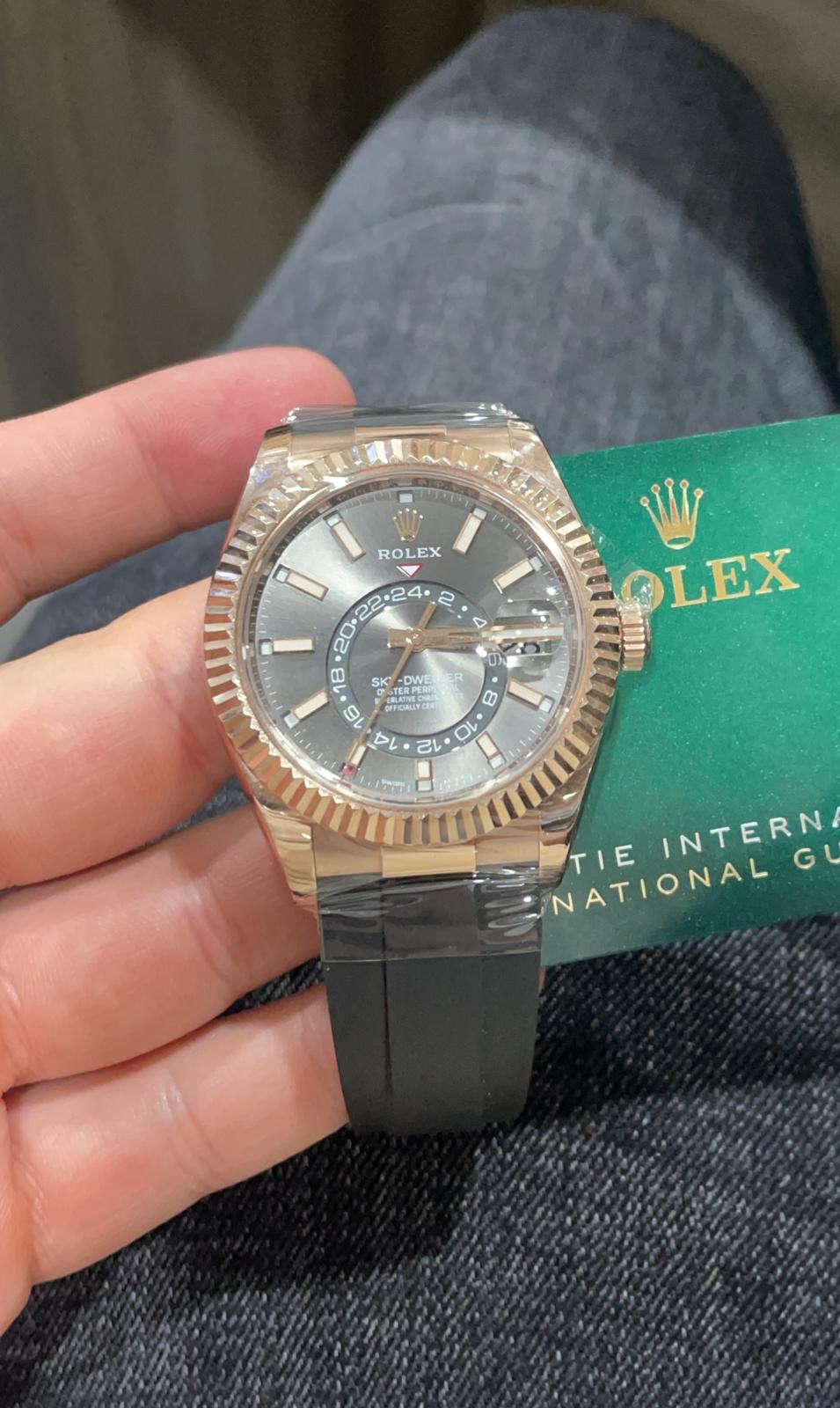 Rolex Sky Dweller OysterFlex 326235